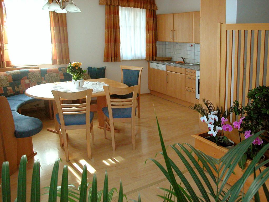 Pension Hiesel-Villa Untersbergblick Anthering Pokoj fotografie