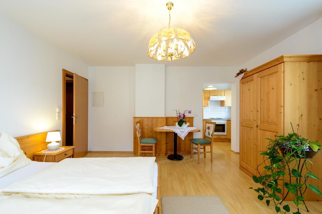 Pension Hiesel-Villa Untersbergblick Anthering Pokoj fotografie