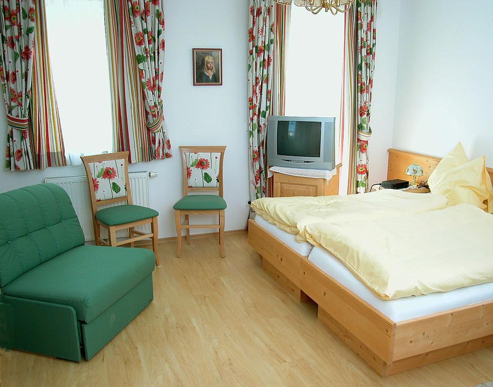 Pension Hiesel-Villa Untersbergblick Anthering Pokoj fotografie