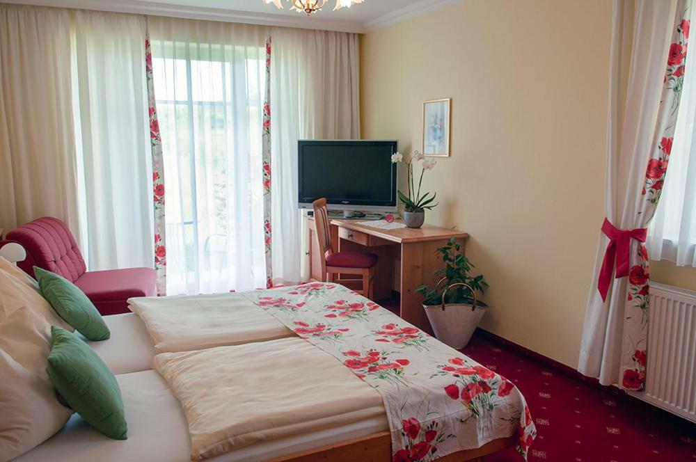 Pension Hiesel-Villa Untersbergblick Anthering Exteriér fotografie