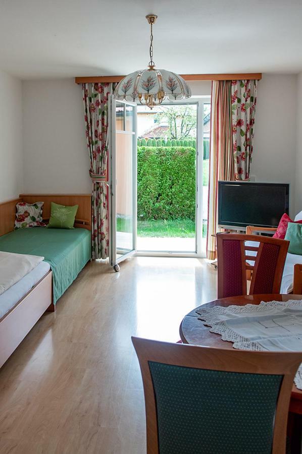 Pension Hiesel-Villa Untersbergblick Anthering Exteriér fotografie