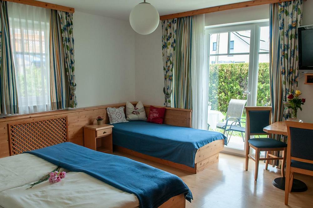 Pension Hiesel-Villa Untersbergblick Anthering Exteriér fotografie