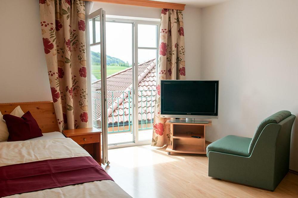Pension Hiesel-Villa Untersbergblick Anthering Exteriér fotografie