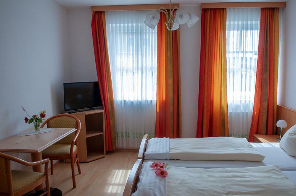 Pension Hiesel-Villa Untersbergblick Anthering Exteriér fotografie