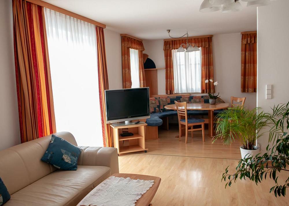 Pension Hiesel-Villa Untersbergblick Anthering Exteriér fotografie