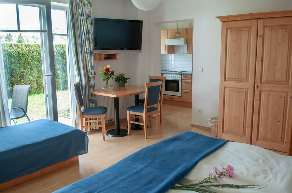 Pension Hiesel-Villa Untersbergblick Anthering Exteriér fotografie